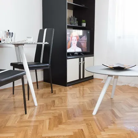 Apartman Lovor Lägenhet