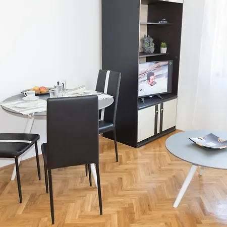 Apartman Lovor Lägenhet