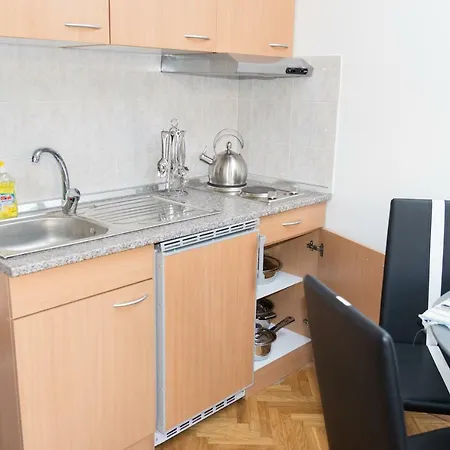 Apartman Lovor Lägenhet