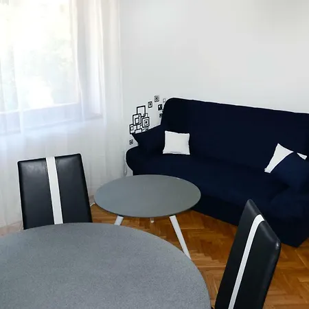 Apartman Lovor